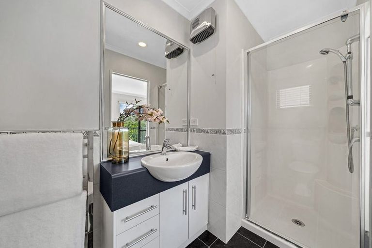 Photo of property in 2/27 Kellaway Drive, East Tamaki, Auckland, 2013