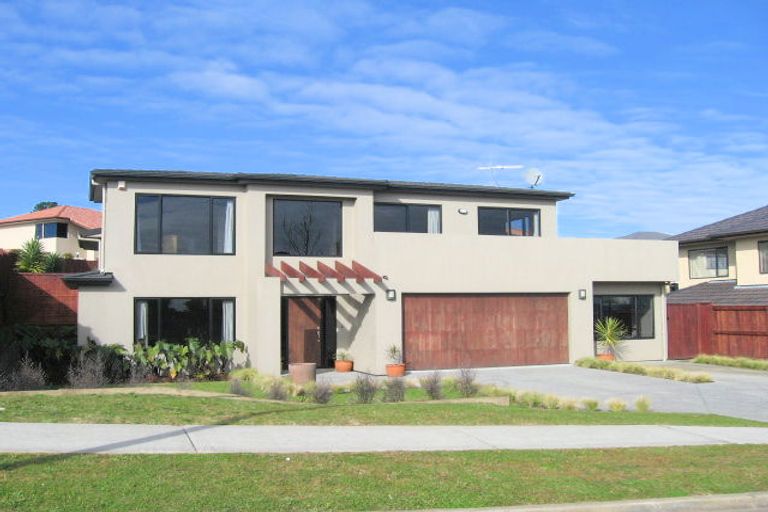Photo of property in 140 John Brooke Crescent, East Tamaki Heights, Auckland, 2016