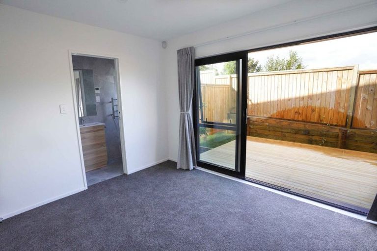Photo of property in 7/19 Kingdale Road, Henderson, Auckland, 0610