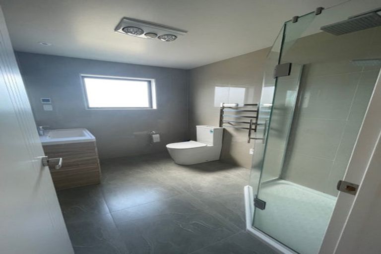 Photo of property in 24 Baumea Rise, Massey, Auckland, 0614