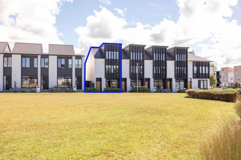 Photo of property in 10 Alexander Willis Crescent, Hobsonville, Auckland, 0616