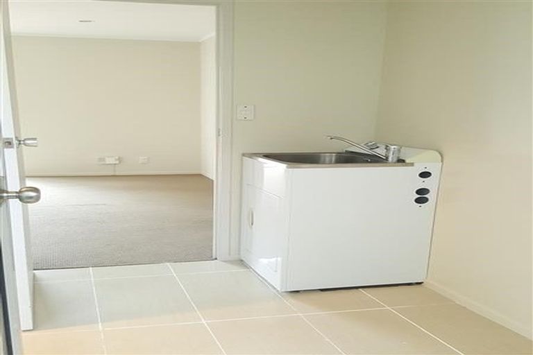 Photo of property in 2a Pine Street, New Lynn, Auckland, 0600