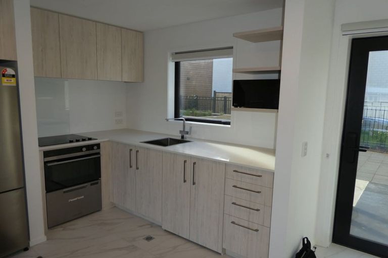 Photo of property in 4/172 Don Buck Road, Massey, Auckland, 0614