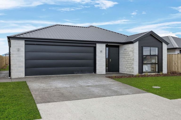 Photo of property in 17 Herridge Street, Woodend, 7691
