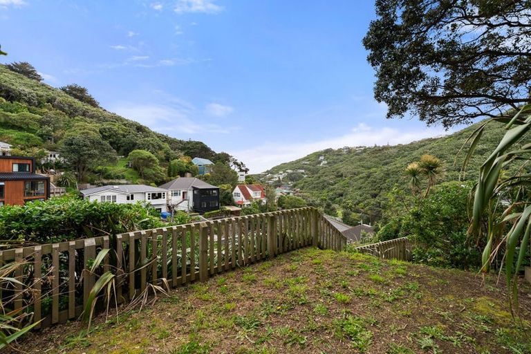 Photo of property in 66 Hungerford Road, Houghton Bay, Wellington, 6023