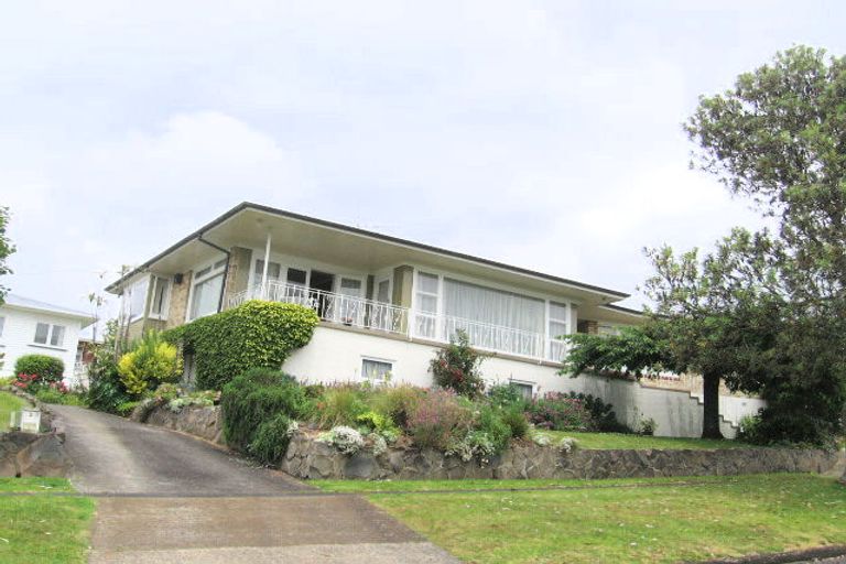 Photo of property in 2 Routly Avenue, Pukekohe, 2120