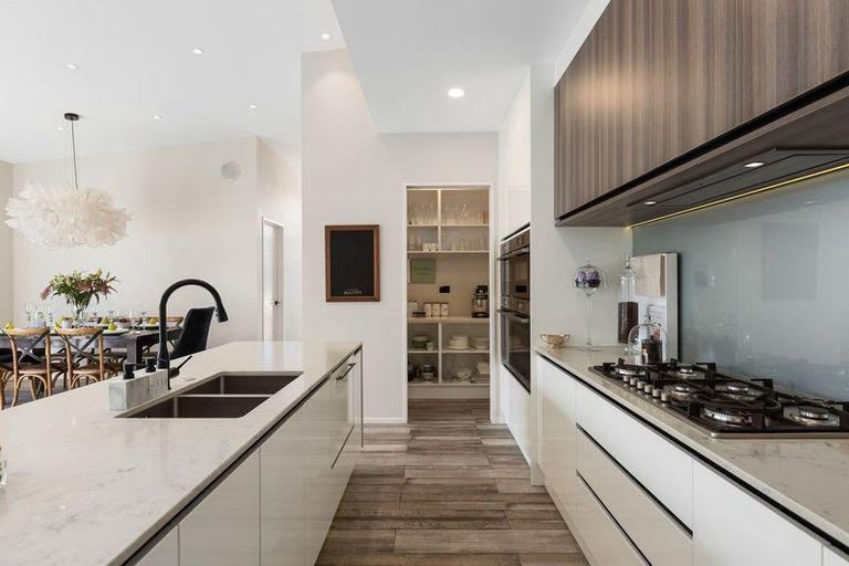 Photo of property in 7 Syd Grant Crescent, Orewa, 0931