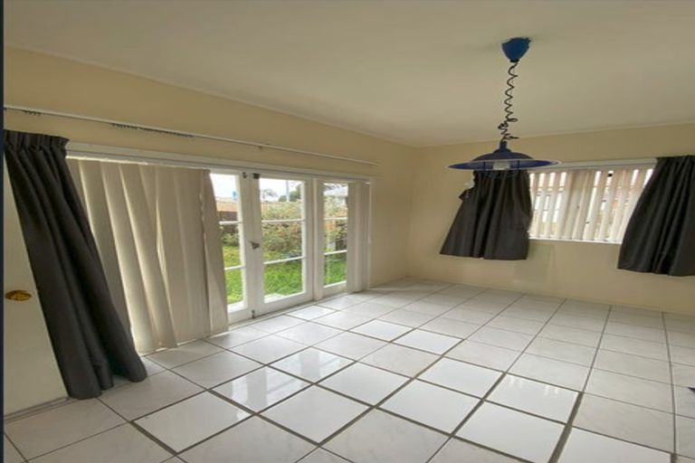 Photo of property in 3170 Great North Road, New Lynn, Auckland, 0600
