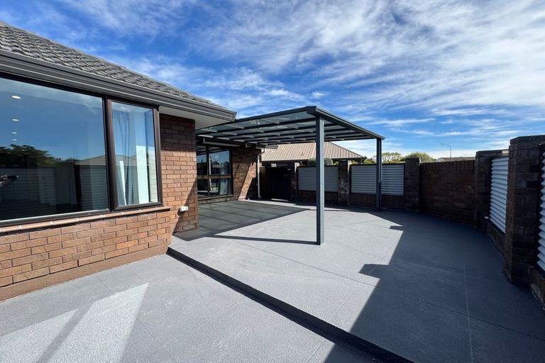 Photo of property in 2 Pyatt Place, Redwood, Christchurch, 8051