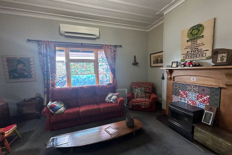 Photo of property in 5 Whitaker Street, Waitara, 4320
