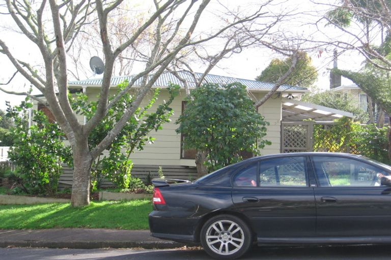 Photo of property in 5 Hughes Terrace, Te Atatu Peninsula, Auckland, 0610