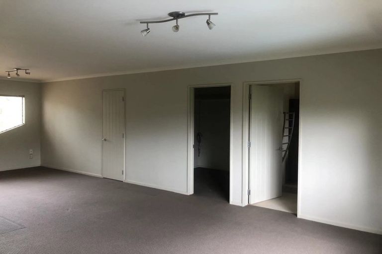 Photo of property in 18 Sinton Road, Hobsonville, Auckland, 0618