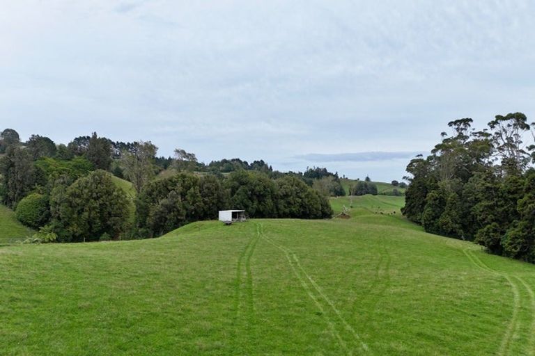 Photo of property in 114 Ackworth Road, Lepperton, New Plymouth, 4373