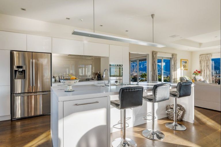 Photo of property in 15 Valley Crescent, Wanaka, 9305