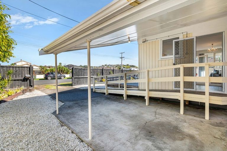 Photo of property in 1/137 Centreway Road, Orewa, 0931