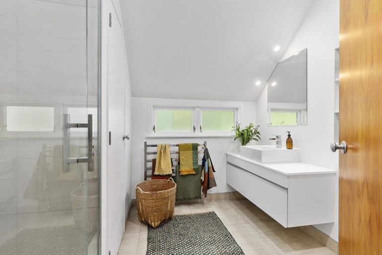 Photo of property in 57 Garden Road, Northland, Wellington, 6012