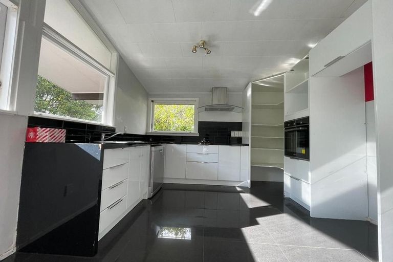 Photo of property in 26 Crompton Road, Massey, Auckland, 0614