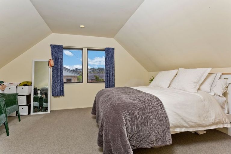 Photo of property in 37 Fields Parade, Oteha, Auckland, 0632