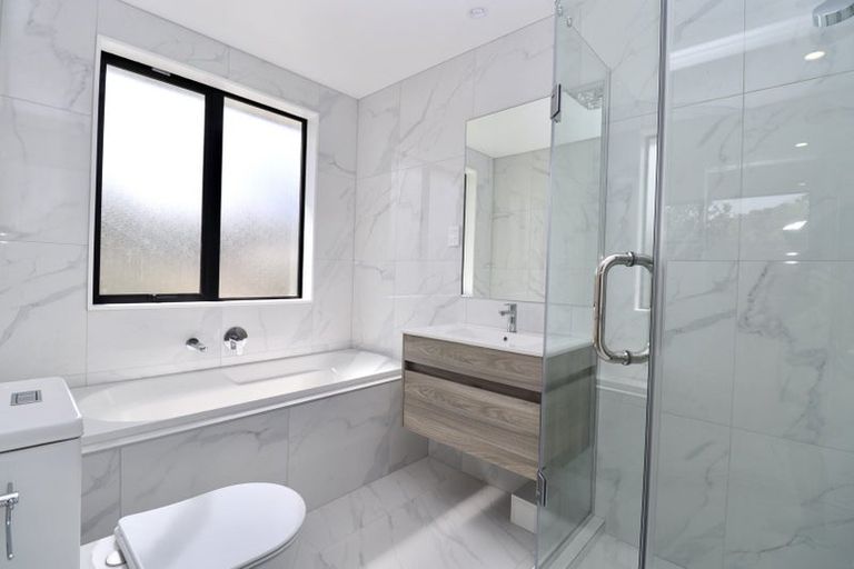 Photo of property in 127 Oreil Avenue, West Harbour, Auckland, 0618