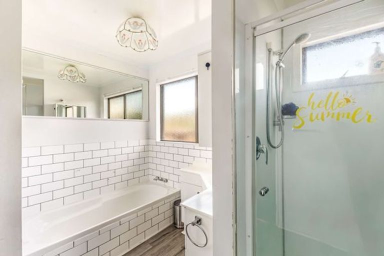 Photo of property in 84 Pioneer Road, Moturoa, New Plymouth, 4310