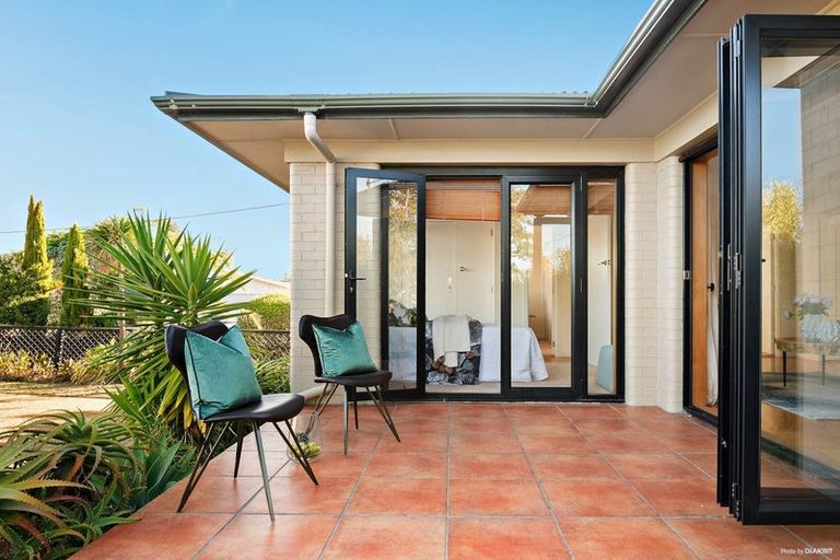 Photo of property in 1/65 Arran Road, Browns Bay, Auckland, 0630