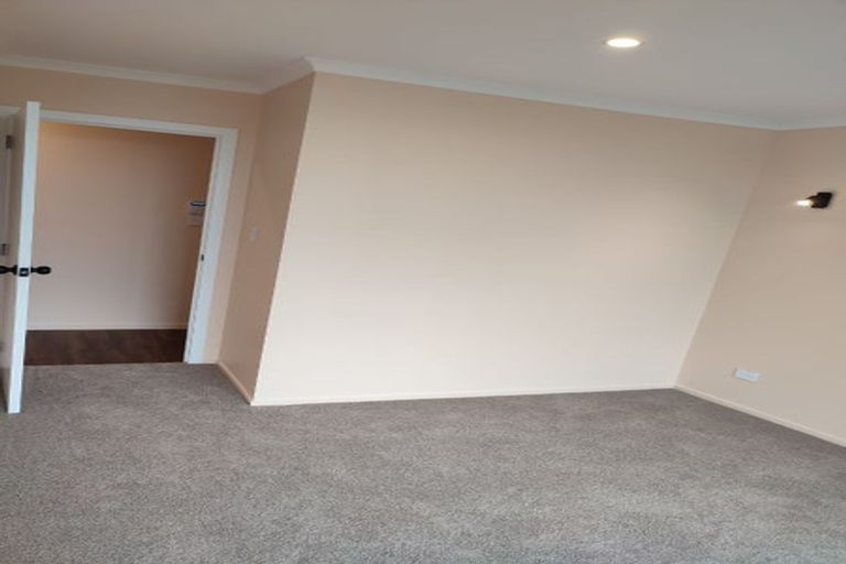 Photo of property in 111b Colwill Road, Massey, Auckland, 0614