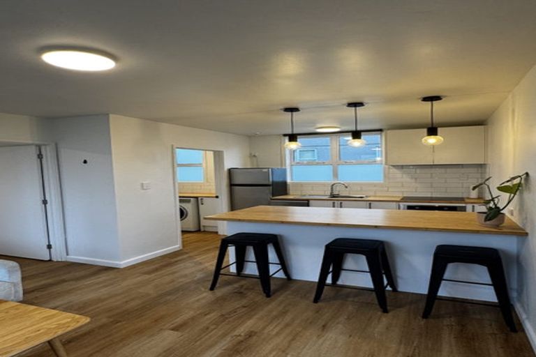 Photo of property in 7/127 Queens Drive, Lyall Bay, Wellington, 6022