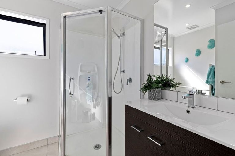 Photo of property in 62 Mapou Road, Hobsonville, Auckland, 0616