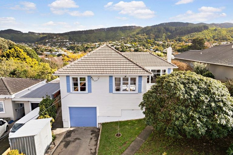 Photo of property in 21 Cecil Road, Tawa, Wellington, 5028