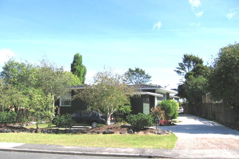 Photo of property in 54a Cockayne Crescent, Sunnynook, Auckland, 0620