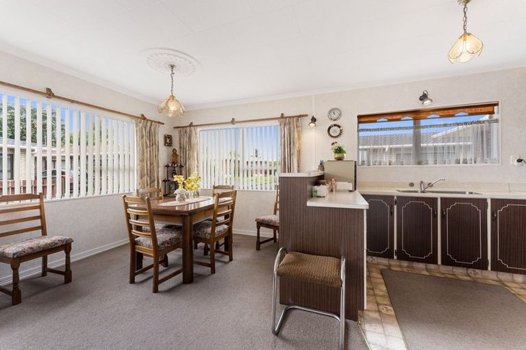 Photo of property in 1/81 Tukapa Street, Westown, New Plymouth, 4310