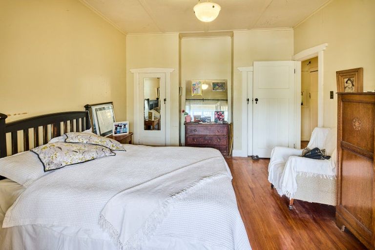 Photo of property in 17 Tio Tio Road, Miramar, Wellington, 6022