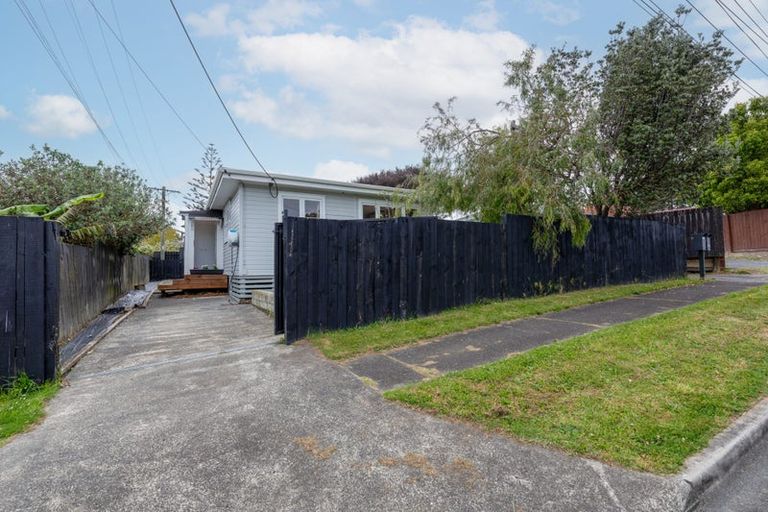 Photo of property in 74 Forest Hill Road, Henderson, Auckland, 0612