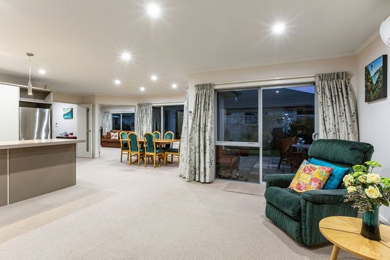 Photo of property in 19 Tongariro Drive, Aotea, Porirua, 5024