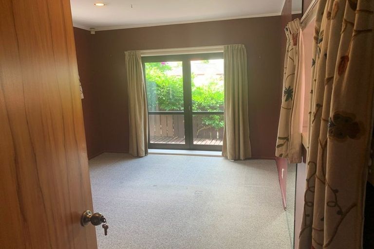 Photo of property in 27 Wairau Road, Forrest Hill, Auckland, 0627