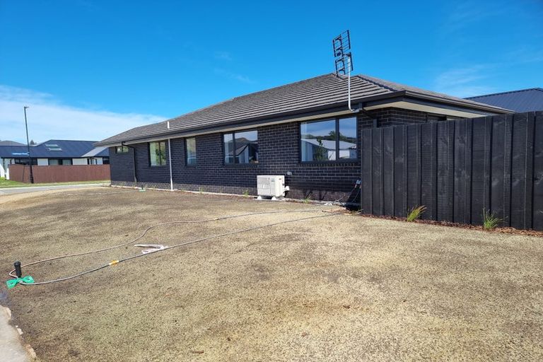 Photo of property in 2 Cabbage Close, Halswell, Christchurch, 8025