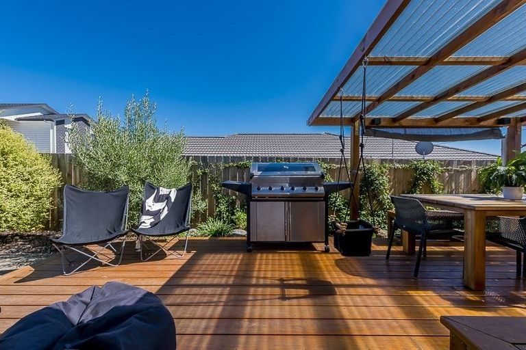 Photo of property in 2a Renata Crescent, Te Atatu Peninsula, Auckland, 0610