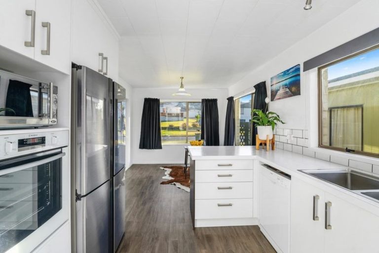 Photo of property in 20 Tawavale Street, Pukehangi, Rotorua, 3015