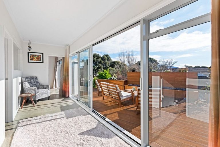 Photo of property in 9 Mahana Road, Paraparaumu Beach, Paraparaumu, 5032