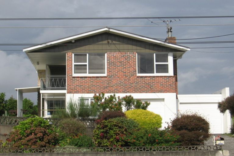 Photo of property in 5 Mcleod Road, Henderson, Auckland, 0612