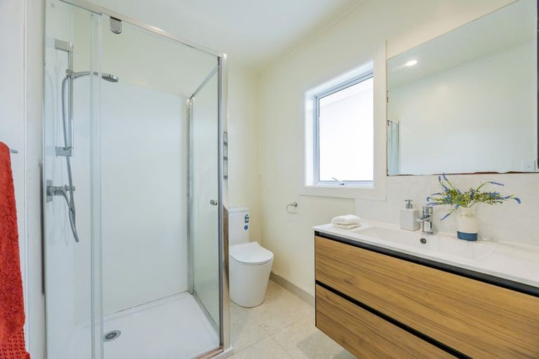Photo of property in 50 Farquhar Road, Glendene, Auckland, 0602