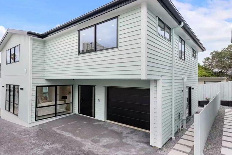 Photo of property in 17 Kathleen Street, Totara Vale, Auckland, 0627