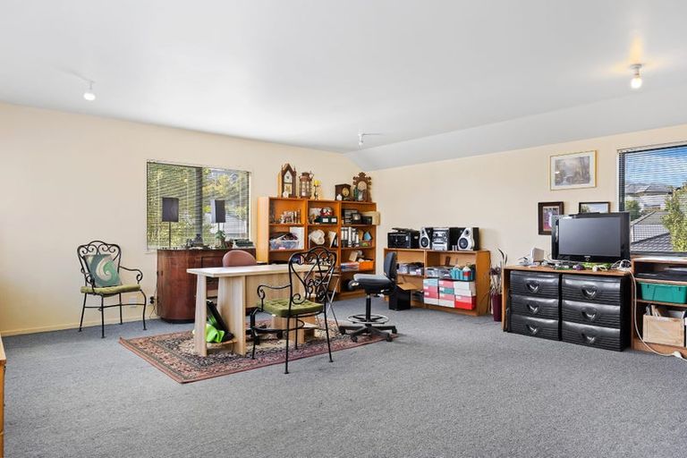 Photo of property in 26 Highcrest Heights, Westmorland, Christchurch, 8025