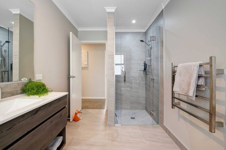 Photo of property in 16 Urumaraki Avenue, Helensville, 0800