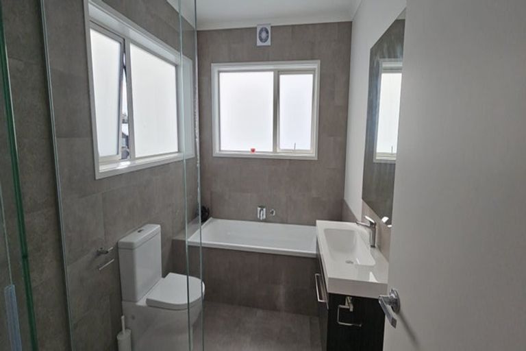 Photo of property in 73 Karepiro Drive, Stanmore Bay, Whangaparaoa, 0932