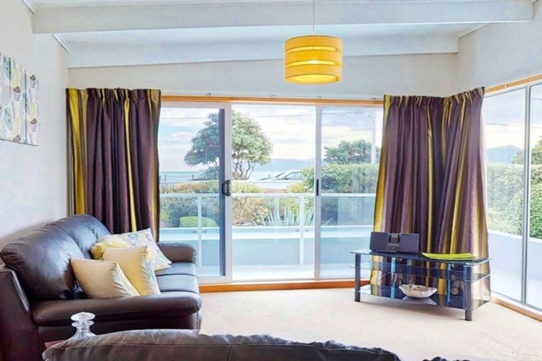 Photo of property in 93 Marine Parade, Paraparaumu Beach, Paraparaumu, 5032