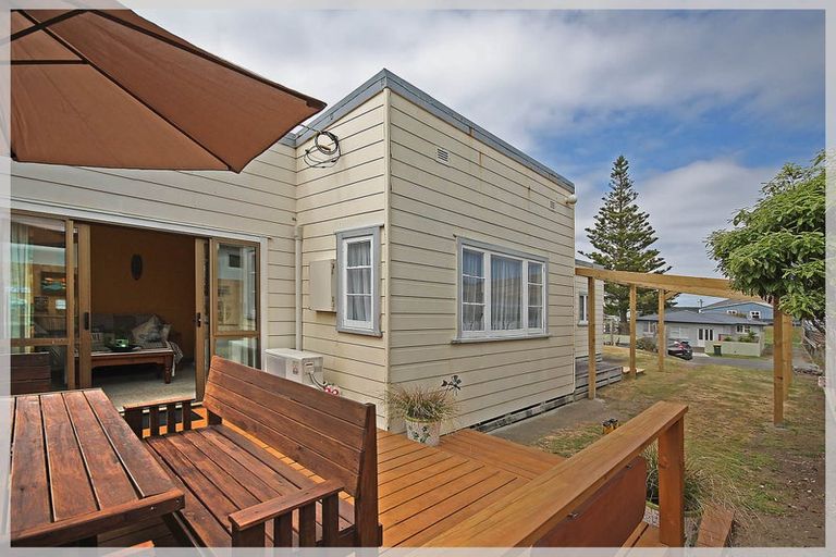 Photo of property in 26 Hall Place, Foxton Beach, Foxton, 4815