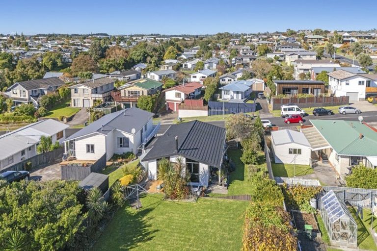 Photo of property in 5 Camellia Avenue, Bell Block, New Plymouth, 4312