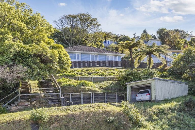 Photo of property in 111 Newlands Road, Newlands, Wellington, 6037