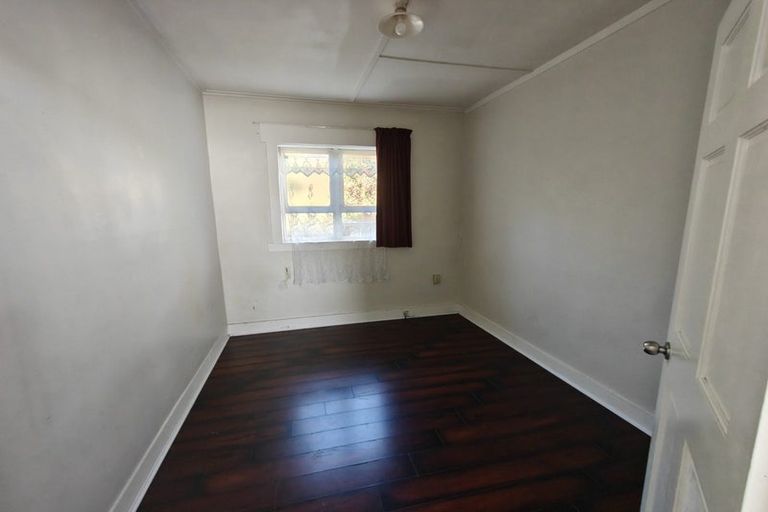Photo of property in 2/84 Lynwood Road, New Lynn, Auckland, 0600